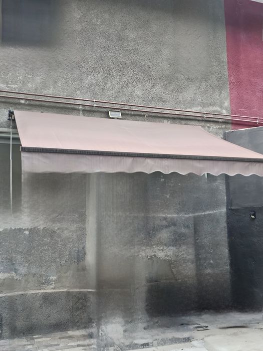 Copertină retractabilă