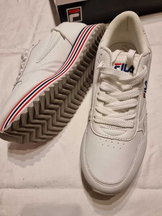 Vand adidasi FILA.
