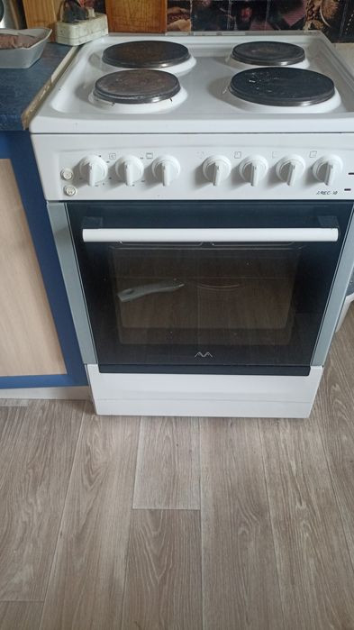 Продам электроплиту.