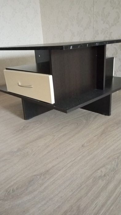 Журнальный столик продается