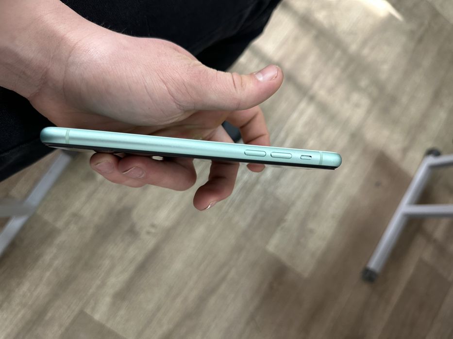 Продам айфон 11 в хорошем состаяни