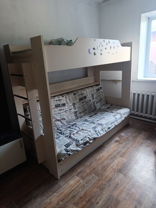 Кровать двухъярусная