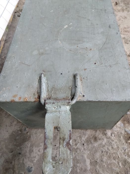 Сейф ящик железный