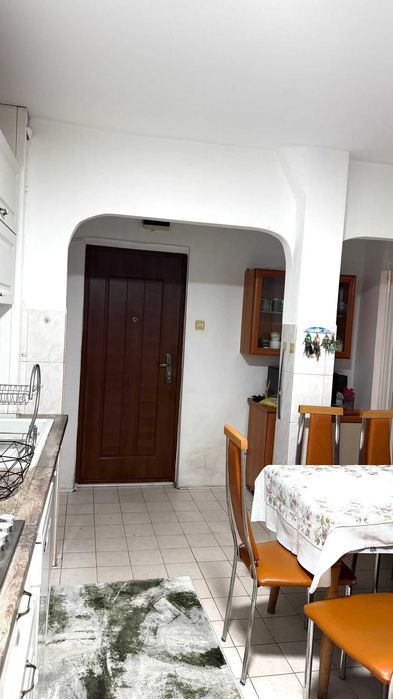 Schimb apartament 3 camere decomandat cu casa plus diferenta
