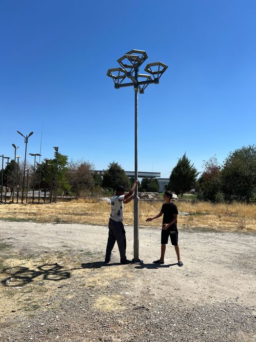 Столб фонарный для освещения улиц,прогулочных дорожек,пешеходных зон.