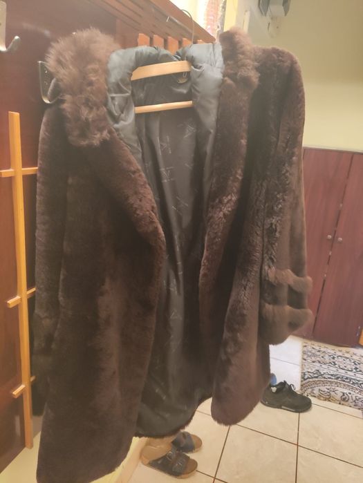 Doua bucati Haina de blana naturala