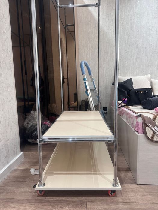 Продам вешалку, цена 15000