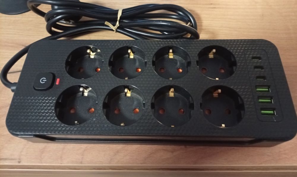 Разклонител с USB C и USB