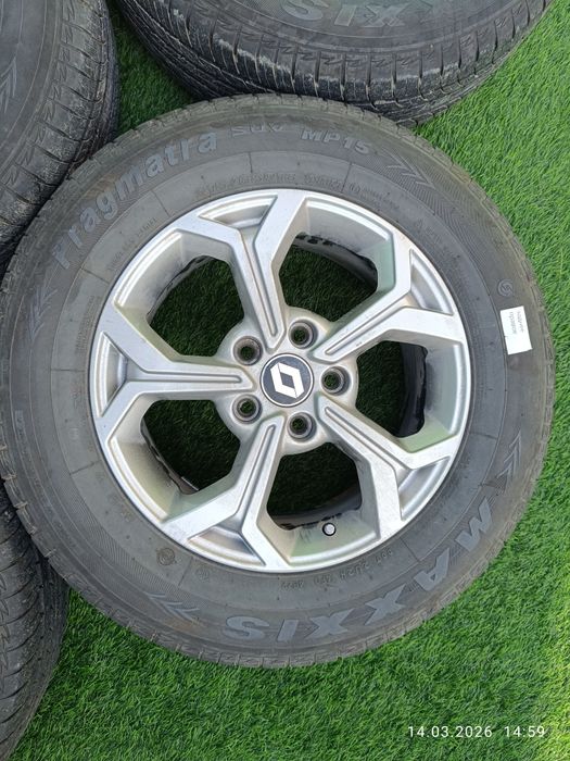 Продам шины с дисками Maxxis