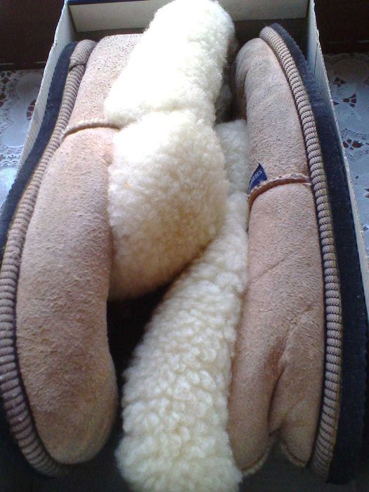 Продам теплые кожаные на меху тапочки