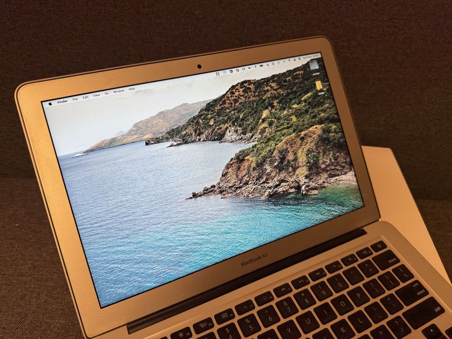 MacBook Air 2017 1st owner (2019) 154 cycle battery