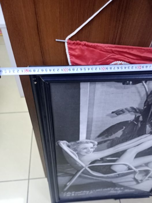 Фото Мерлин Монро в рамке.