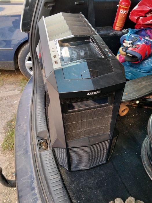 Vând Carcasa gaming