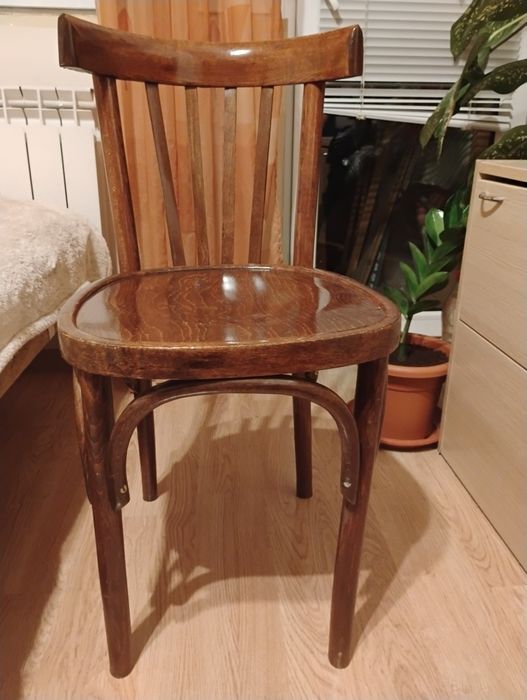 Стари дървени столове 40 лв.