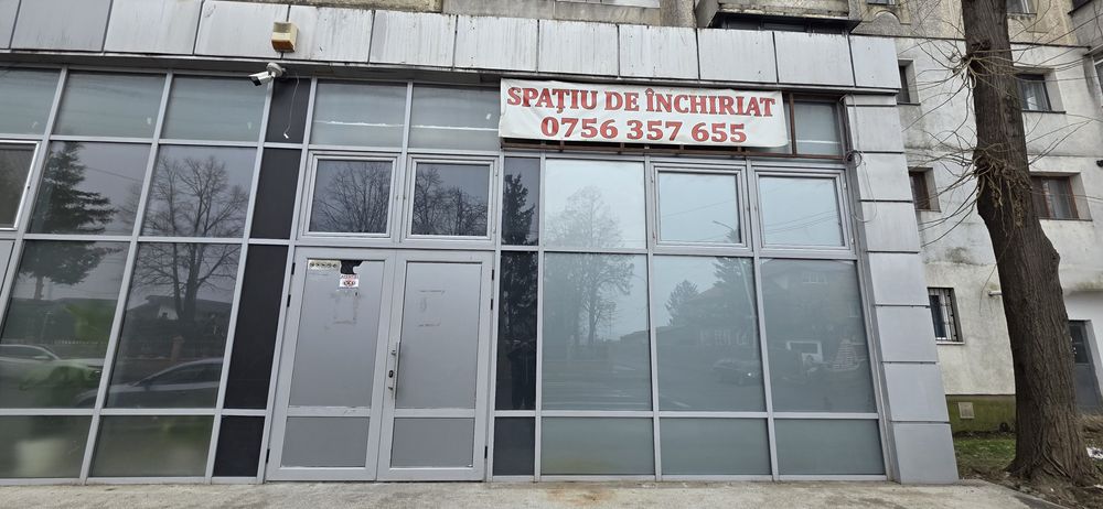 Inchirez spatiu comercial