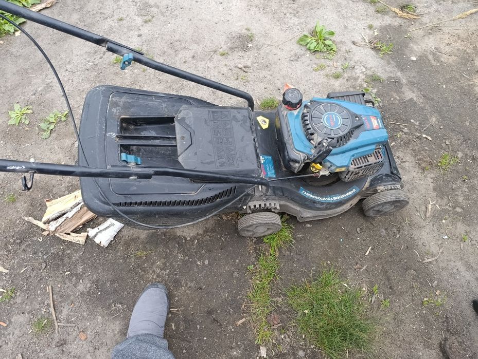 Продам газона косилку