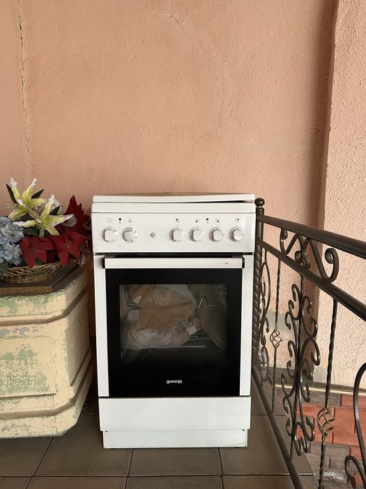 Gaz plita sotiladi yangi