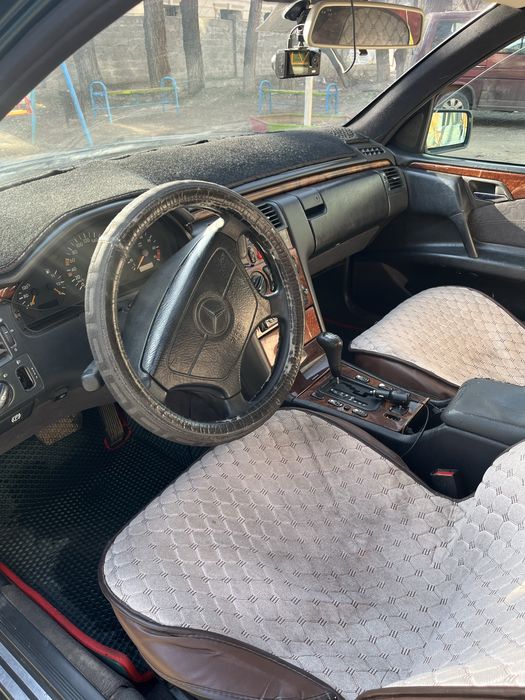 Mercedes-Benz E230 W210