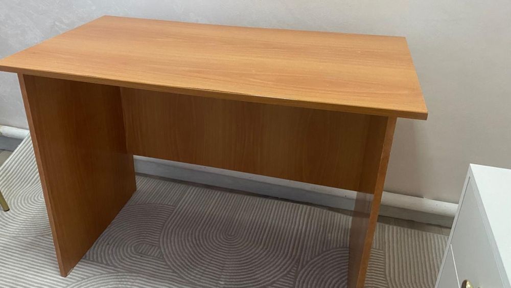 Продается писменный стол