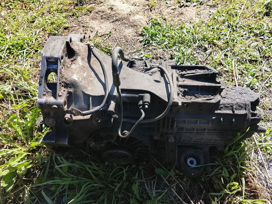 Продам КПП Ауди 80 б3 на запчасти