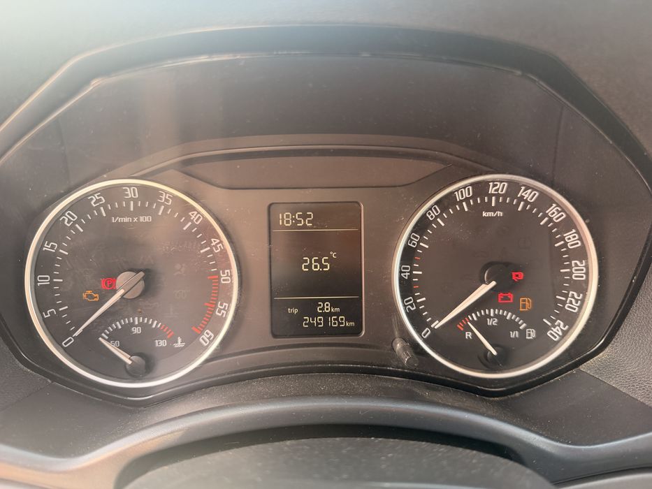 Skoda octavia 1,6 tdi 2012 pret in euro