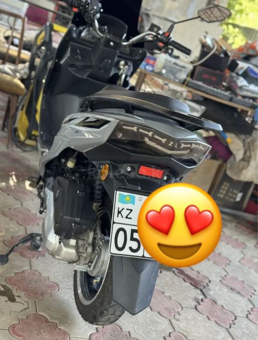 В продаже Макси скутер