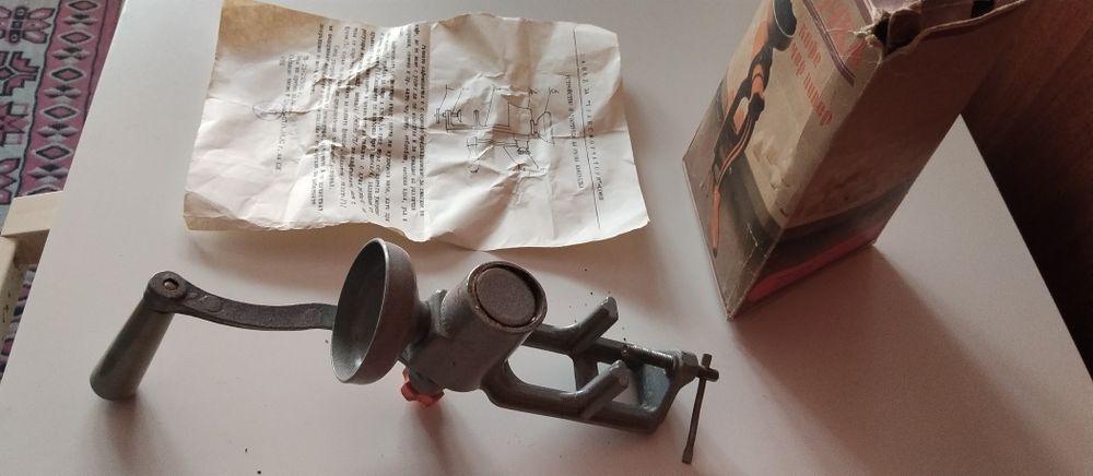 Мелничка мелачка за кафе,чер пипер ръчна БГ от 1982г