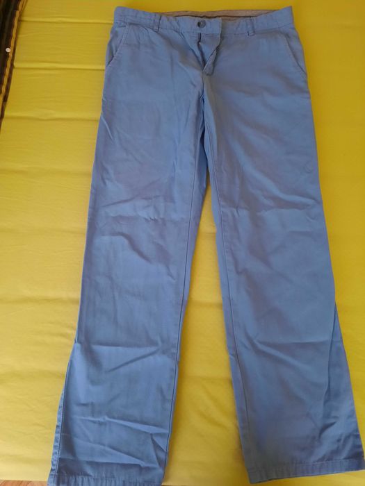 Продавам 2 броя дънки и 1 брой панталон