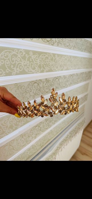 Диадема за косаа