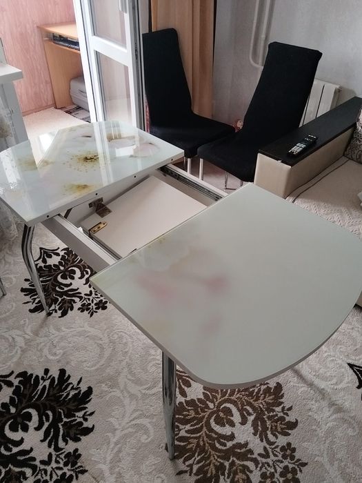 Продам стол стеклянный
