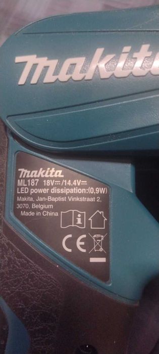 Makita - комплект винтоверт и фенер, с две батерии и зарядно