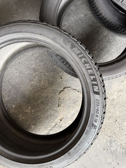 4 anvelope iarna 235/40/19 , 96 W , Michelin , 5.5-6.5 mm !