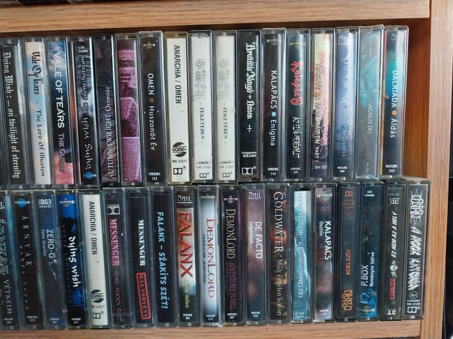 De vânzare casete death, black, heavy, doom metal, hard rock multe bucăți