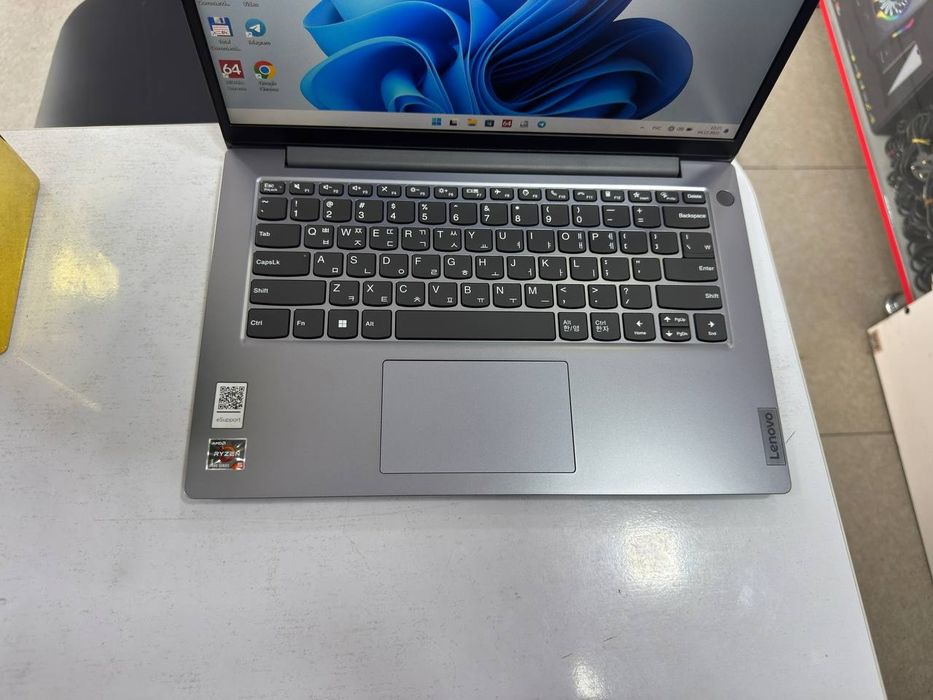 Lenovo ryzen 5-7520U 14 FHD IPS ddr5 8/256 SSD Holati ideal
