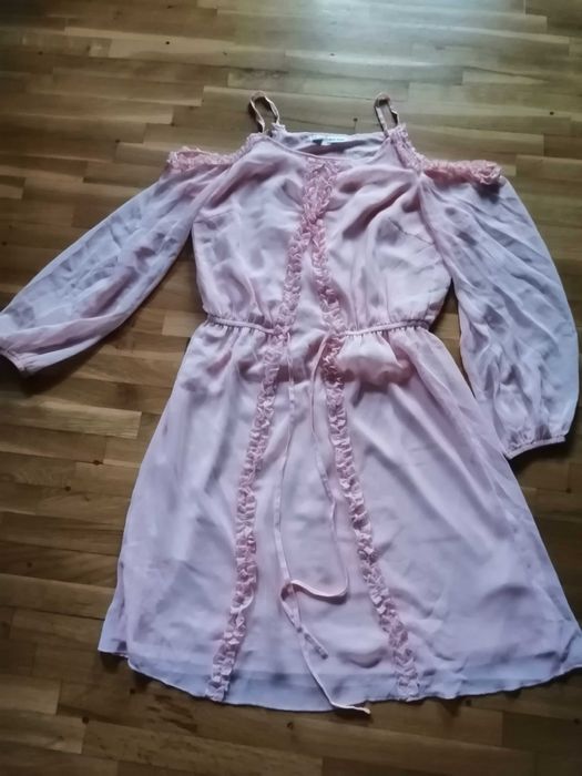 Рокля в прасковен цвят