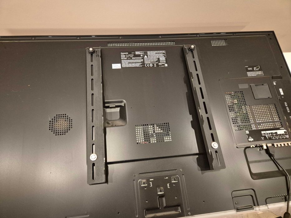 Маса стойка за телевизор Sonorous NEO 130 B HBLK - 42-65 инч телевизор