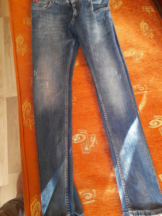 Superoferta. Vand 10 perechi  de blugi