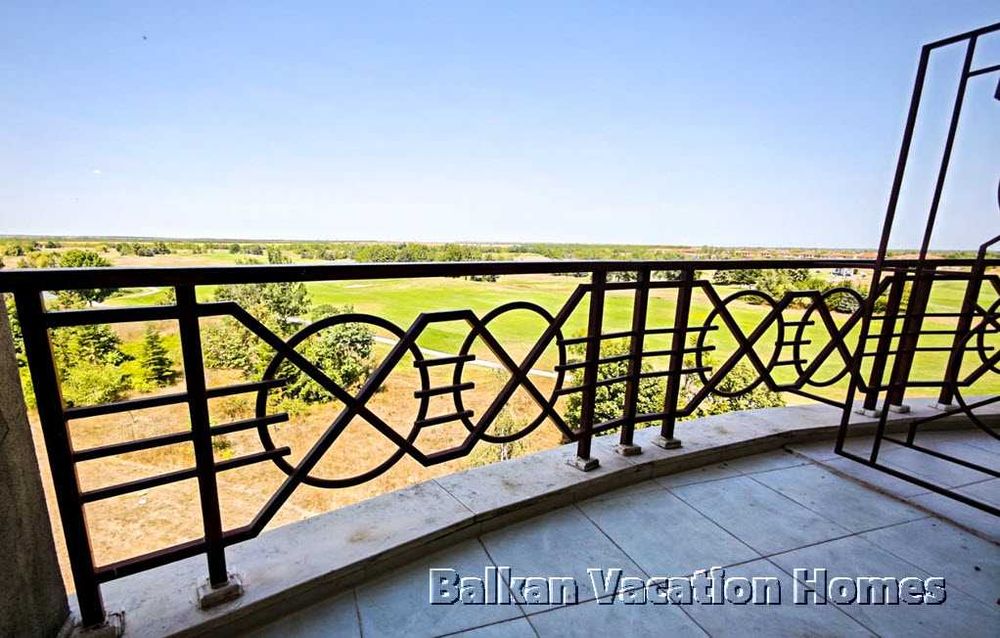 Добре поддържан апартамент в престижен голф комплекс близо до Балчик.