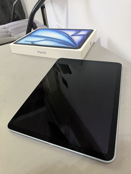Tableta ipad air  11’ m2  128 gb ca noua tinuta in husa cu folie de protectie
