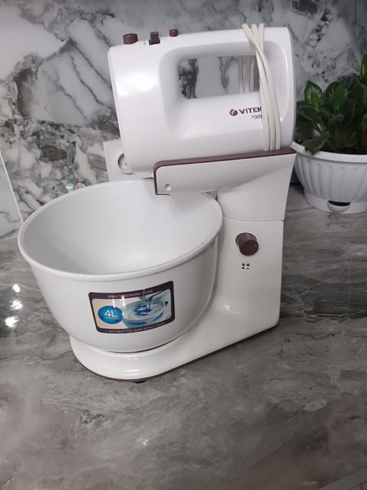 Миксер белый Vitek