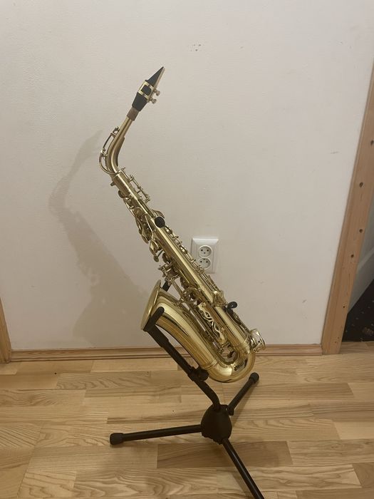 Saxofon alto  foarte putin utilizat aproape nou