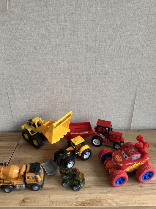 Лот играчки за момче. Багери, бетоновоз, трактор кола