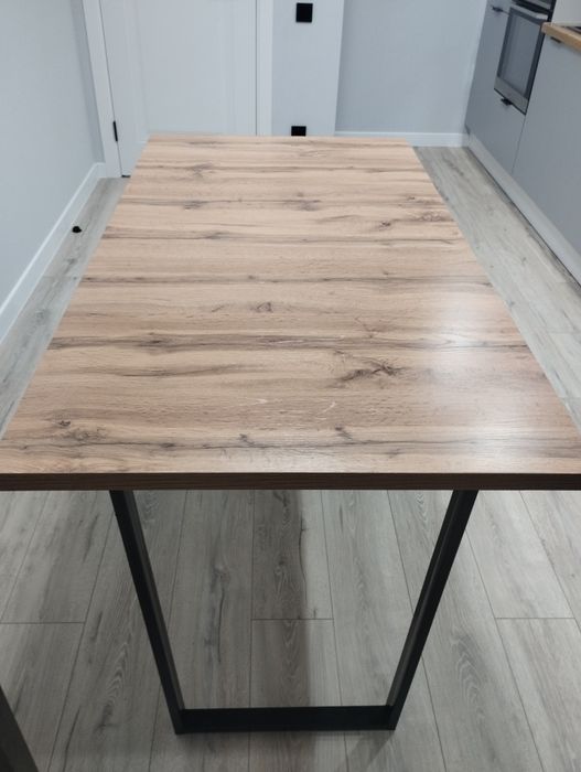 Срочно продается обеденный стол