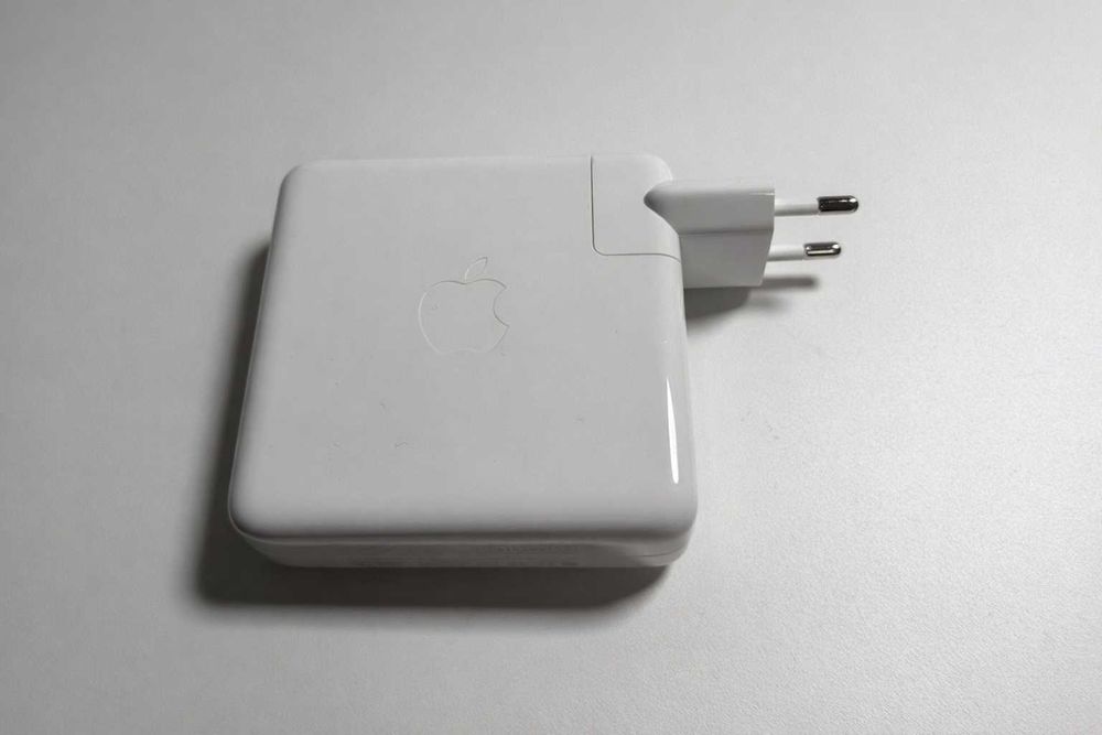 Apple 96W USB-C зарядно (оригинал A2166) за MacBook Pro - тествано