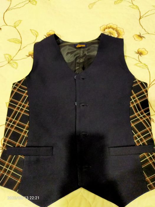 Продам жилетки для школьника