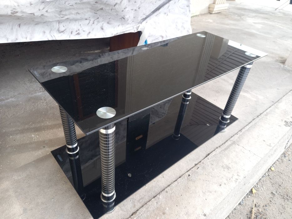 Тума под телевизор. Стеклянная