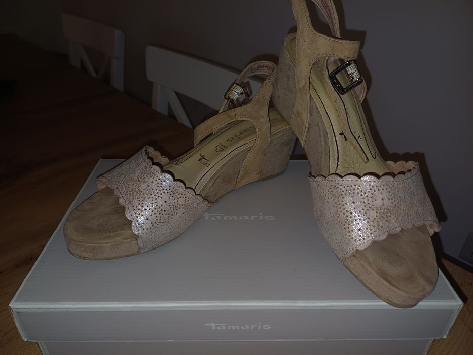 Vând sandale Tamaris din piele naturala