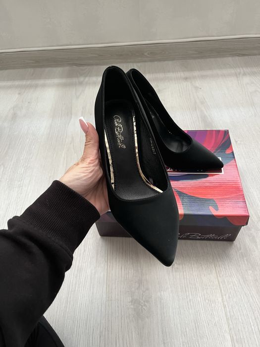 Дамски обувки на висок ток