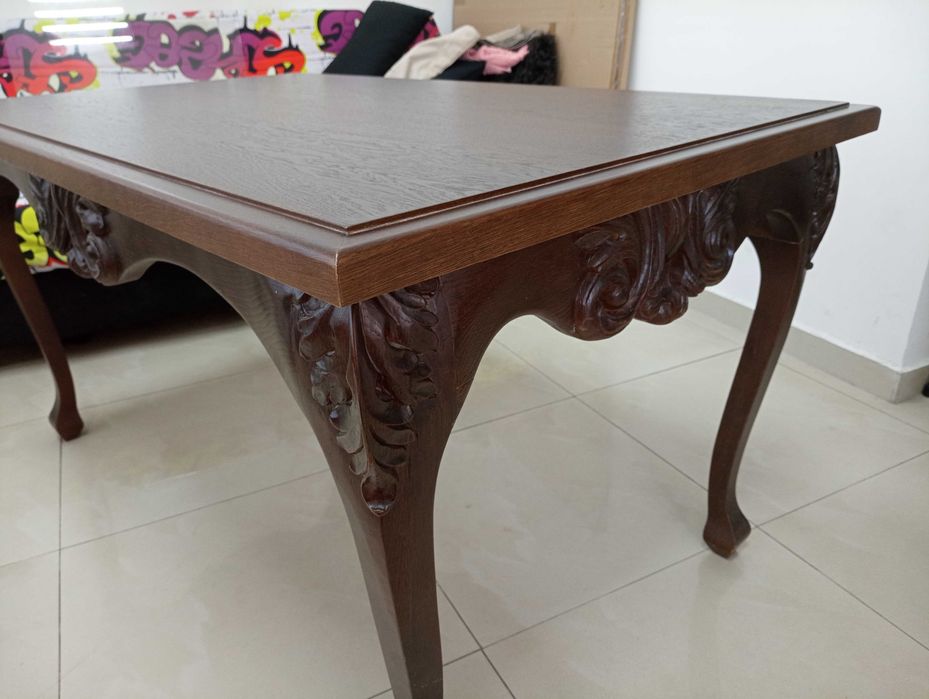 Маса от дъбово дърво