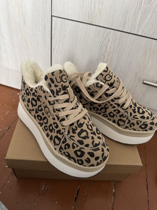 UGG brend karopka dakumentli